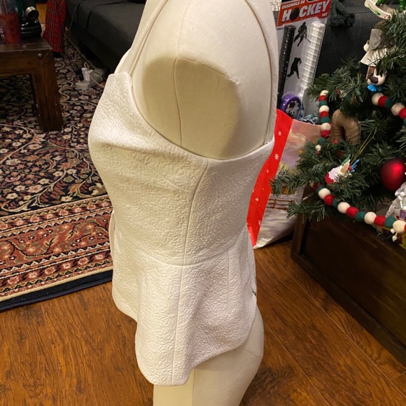 RW&Co peekaboo top - Picture 11 of 15